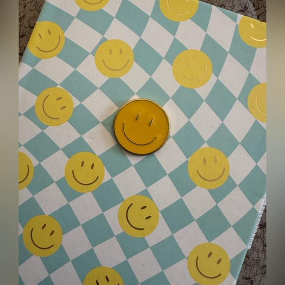 Set of 2 Smiley Face lined paper Notebooks( one w/ a 😀pen)1 hardcover,1 soft - Picture 12 of 16